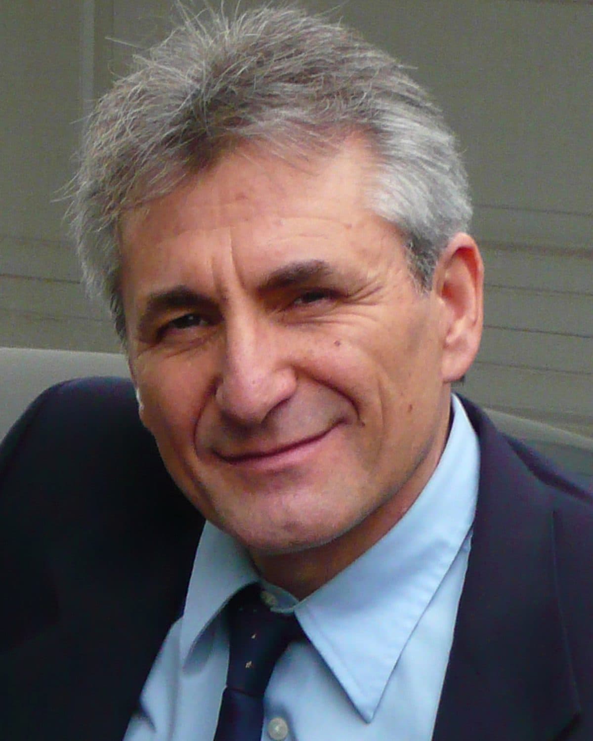 Italian-American father urges family to research irrelevant topic.